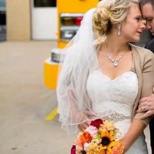 David's Bridal Fingertip Veil